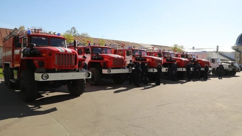 Александр Цыбульский вручил огнеборцам Архангельской области ключи от новой пожарной техники