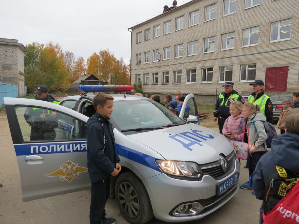 Гоавтоинспекцией по Виноградовскому району организована пешеходная экскурсия для учащихся Березниковской средней школы