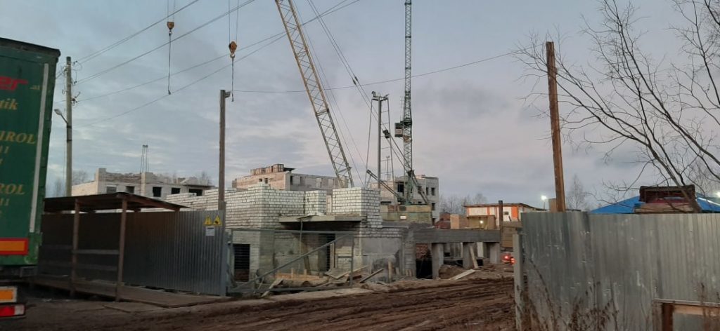 Строительство домов в райцентре Виноградовского района по программе переселения идет полным ходом
