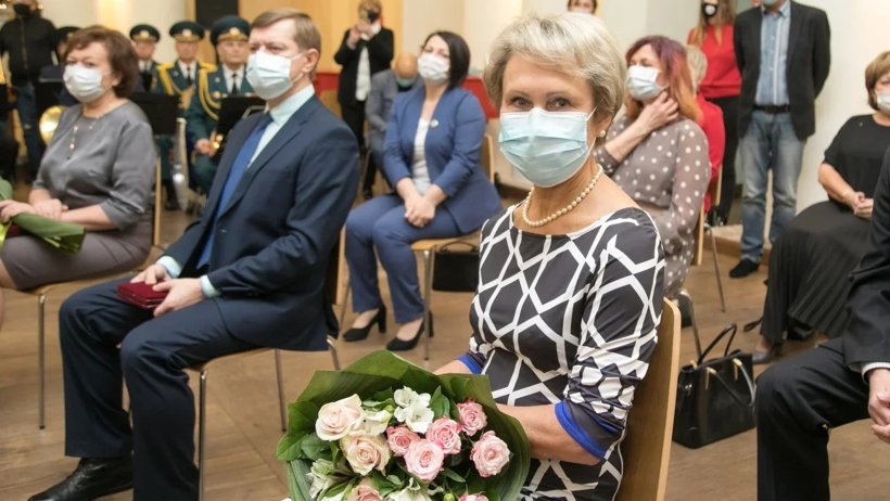 Признательность за профессионализм: Александр Цыбульский вручил северянам государственные и региональные награды