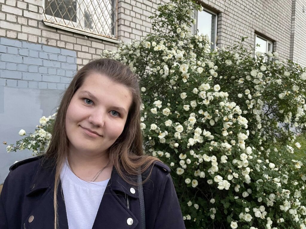 Алена Алексеевна Назарова, 20 лет. Поселок Березник.