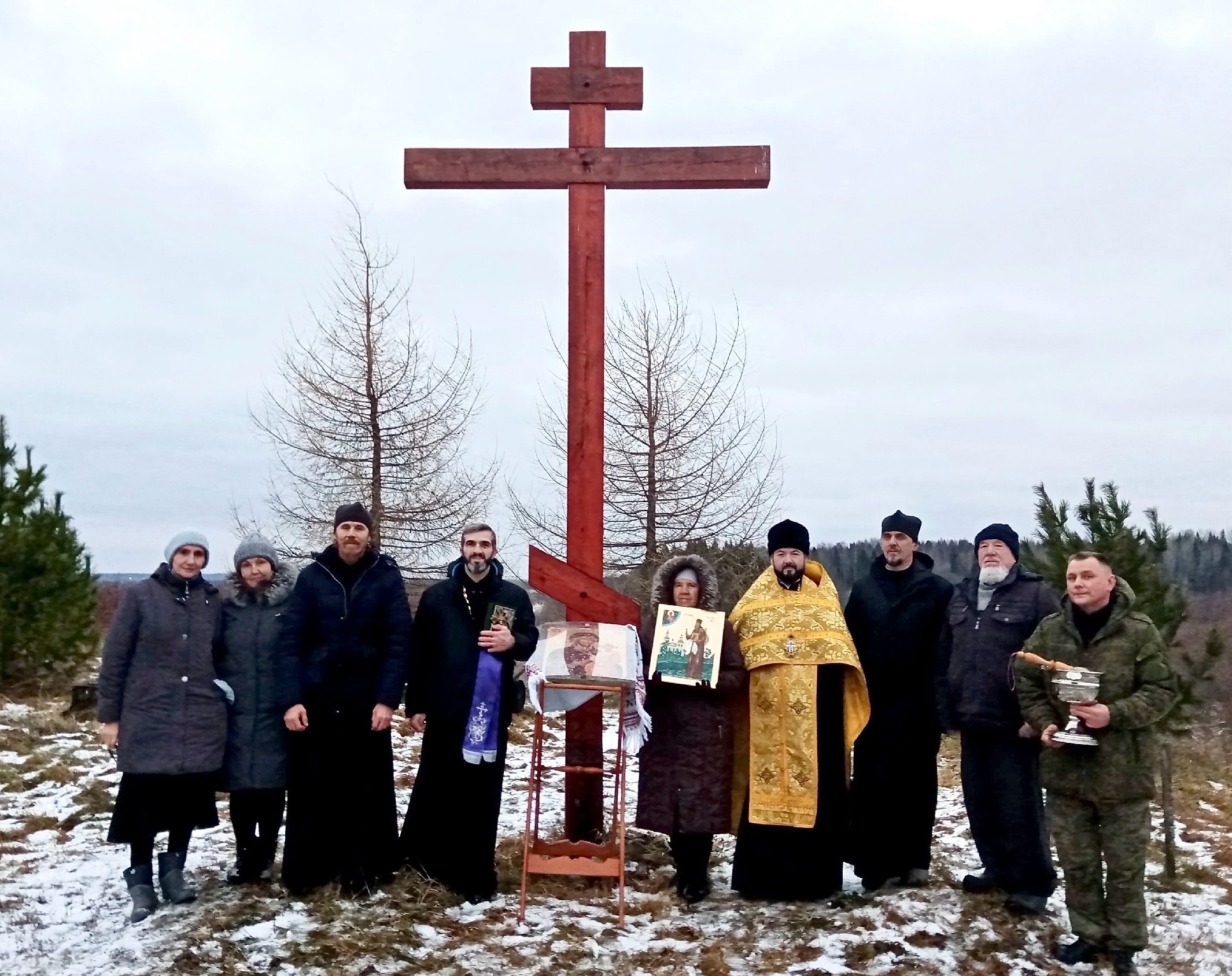 Освящение иконы возле поклонного креста в Монастырьке