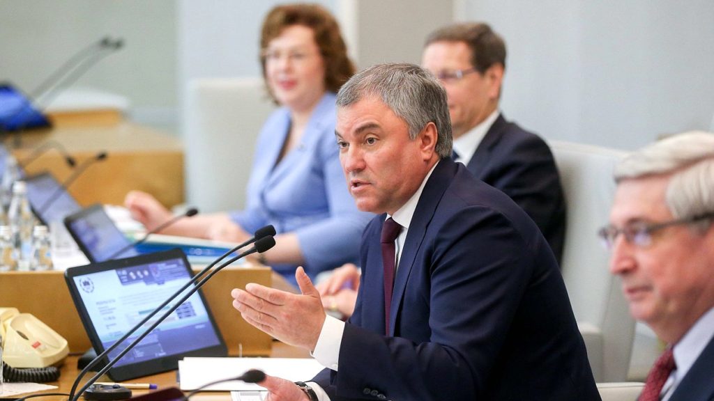 Выплаты земским врачам и учителям освободят от НДФЛ