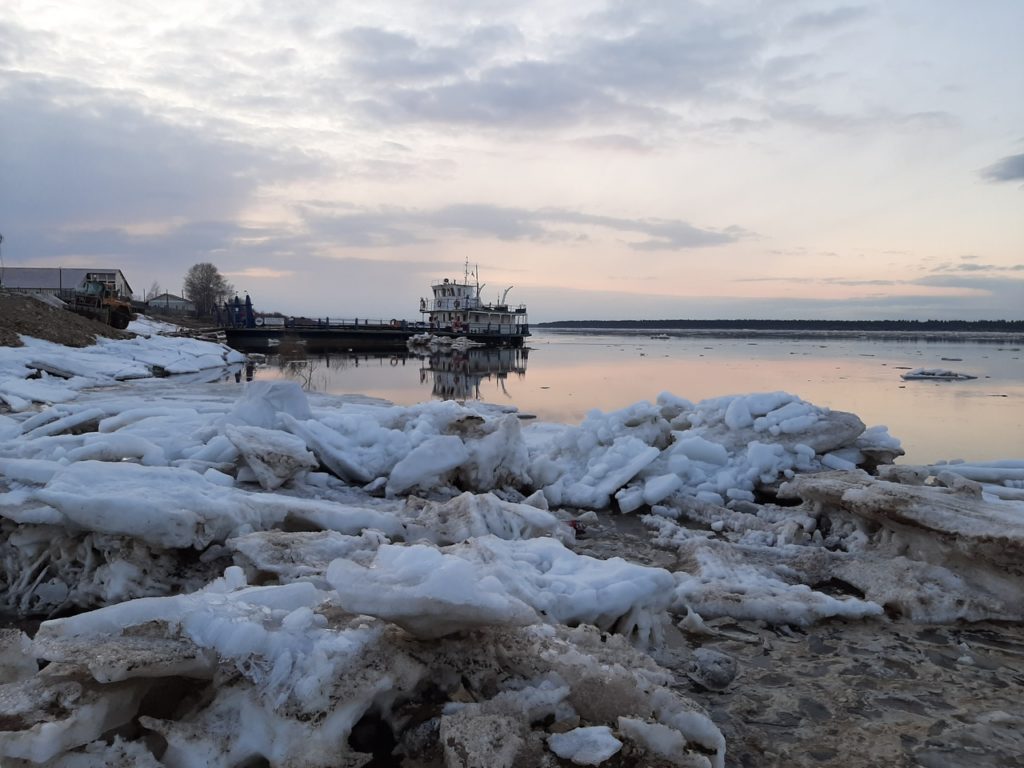 Двинские просторы в Виноградовском районе рассекает паром "В. Атласов"