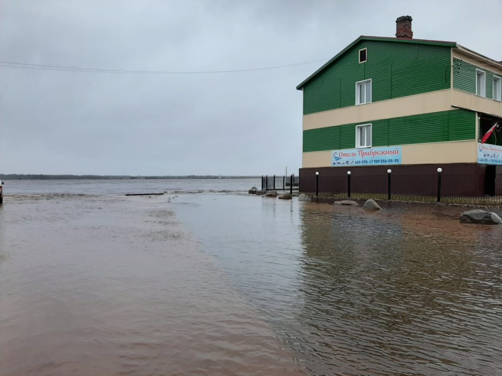 В поселке Березник Виноградовского района до неблагоприятной отметки остается 77 см