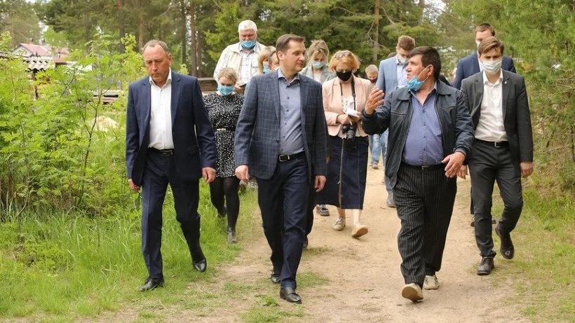 Александр Цыбульский осмотрел строящиеся объекты в поселке Хетово Виноградовского района