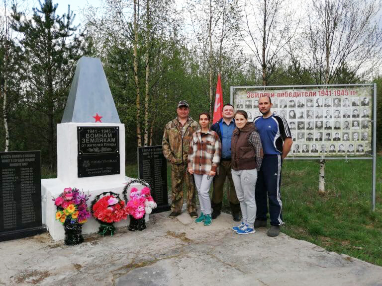Работники прокуратуры Виноградовского района обновили памятник воинской славы в Пянде