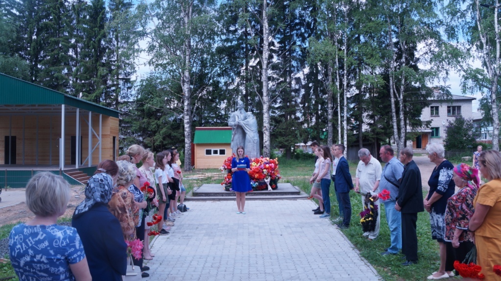 Сегодня состоится возложение цветов к памятнику в парке Победы поселка Березник Виноградовского района