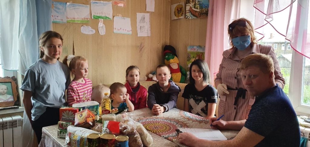 Помощь в непростой период: семьям Виноградовского района помогли продуктами