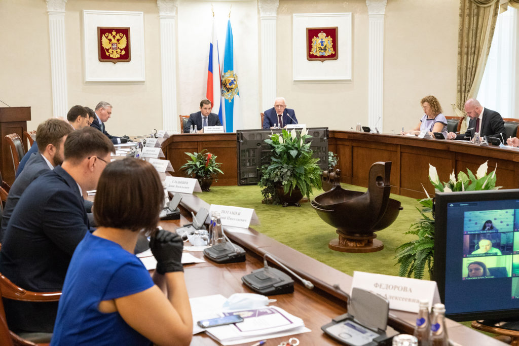 Полпред Президента в СЗФО Александр Гуцан провел в Архангельске совещание по реализации нацпроектов