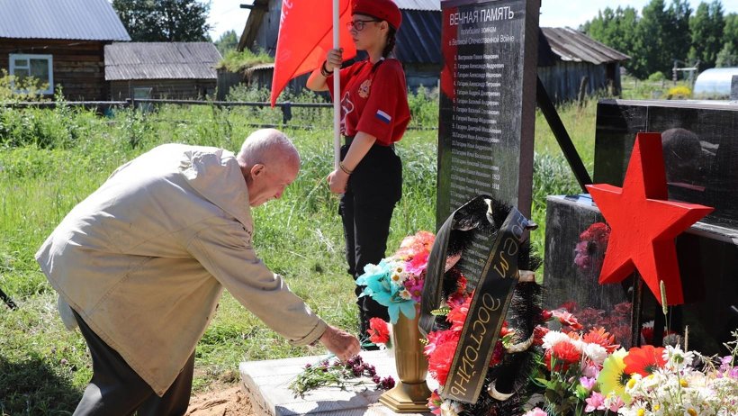 В Виноградовском районе на средства гранта обновили памятник землякам, не вернувшимся с войны