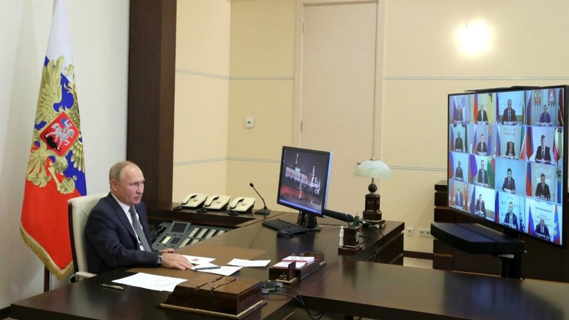 Владимир Путин провел встречу с избранными 13 сентября главами российских регионов. В ней принял участие Александр Цыбульский