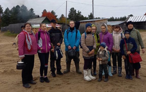 В осенний поход на озеро отправились ученики Пяндской школы