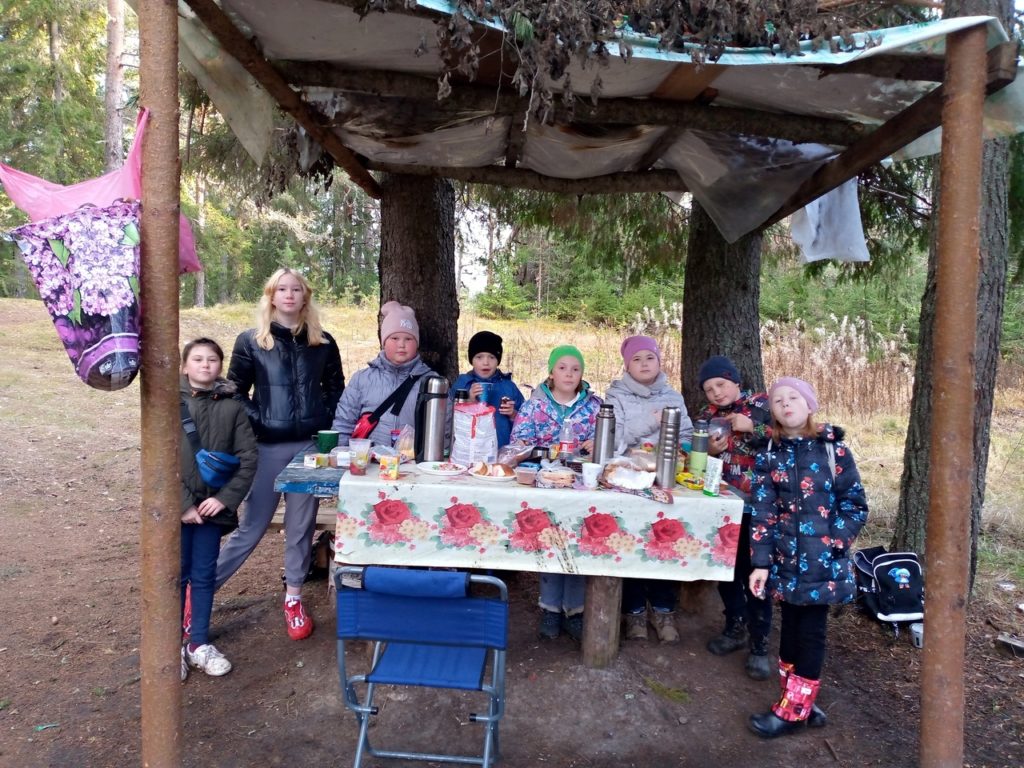 Ученики Шидровской школы Виноградовского района искали здоровье в лесу