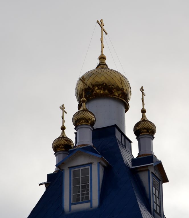 22 октября завершен монтаж куполов на центральную часть храма в поселке Березник Виноградовского района