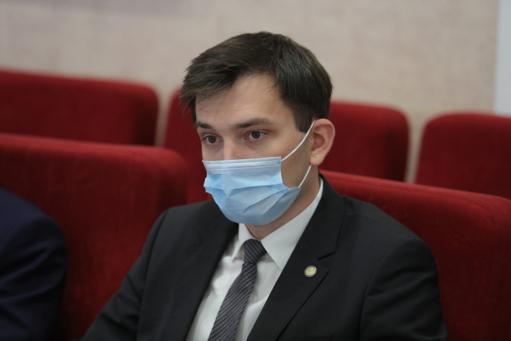 Депутатам представили региональную госпрограмму поддержки молодежи на ближайшие пять лет