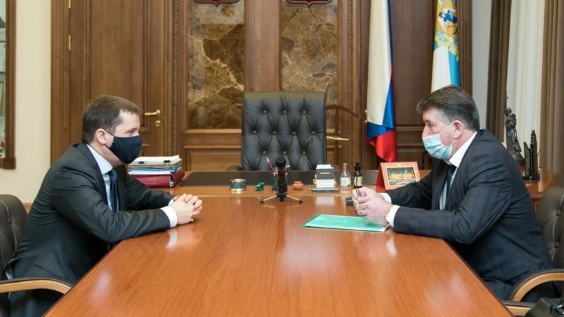 Губернатор Архангельской области Александр Цыбульский встретился с главой Коношского района Олегом Реутовым