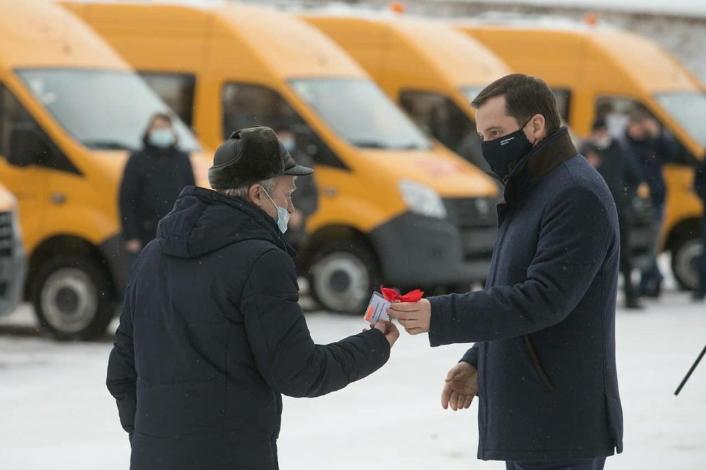 Школьные автобусы пришли в Осиново и Шидрово