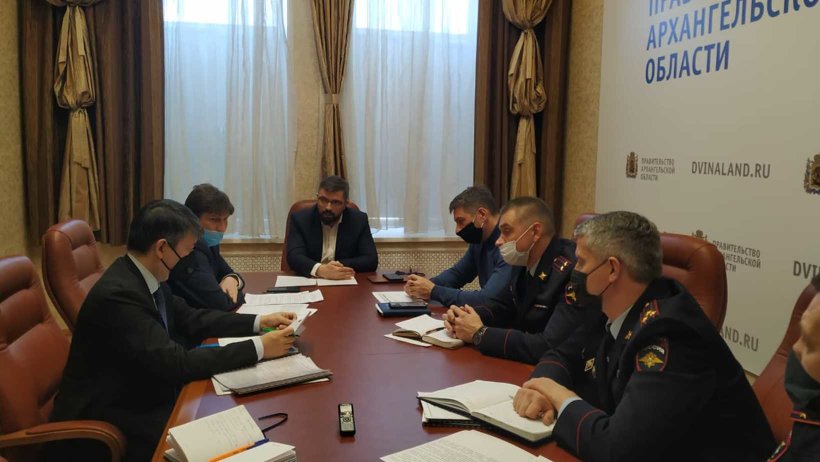 Комплекс мер по безопасности пассажирских перевозок обсудили в правительстве региона