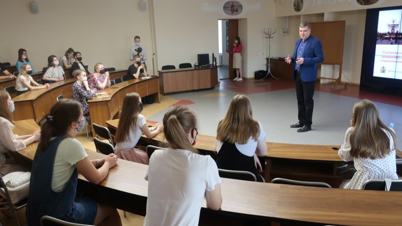 Андрей Рыженков призвал молодежь активнее использовать грантовую поддержку для реализации полезных для жителей области инициатив