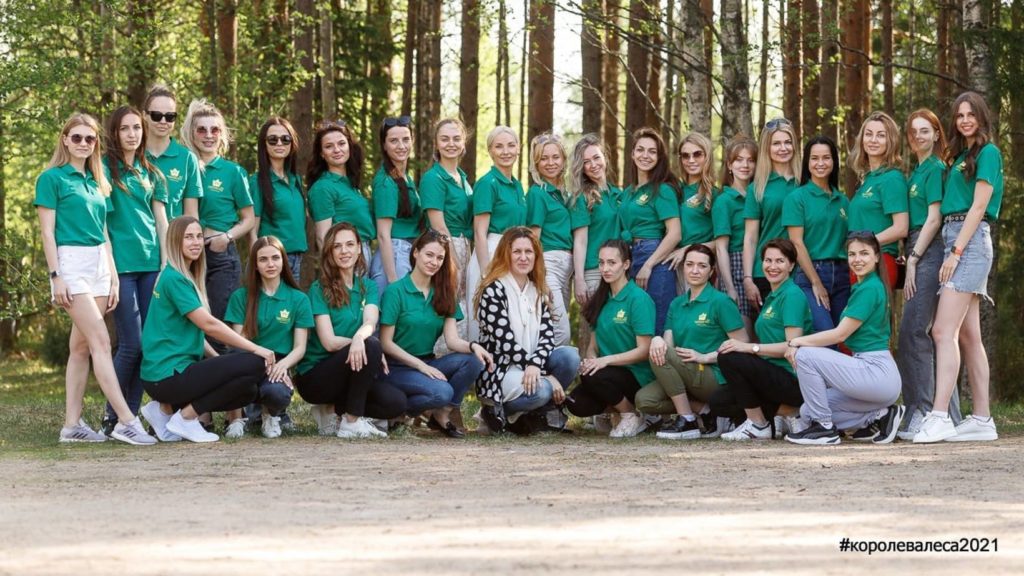 В Архангельске определили 15 суперфиналисток конкурса «Королева леса-2020/21»
