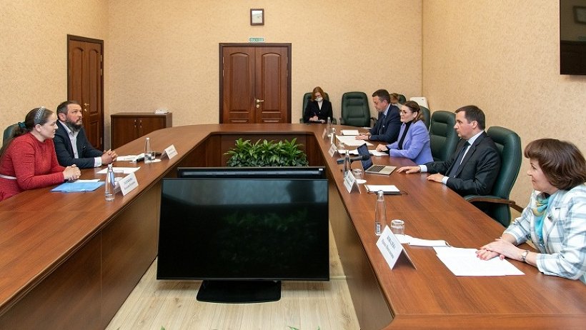 Александр Цыбульский поручил начать работу по усовершенствованию мер поддержки семей
