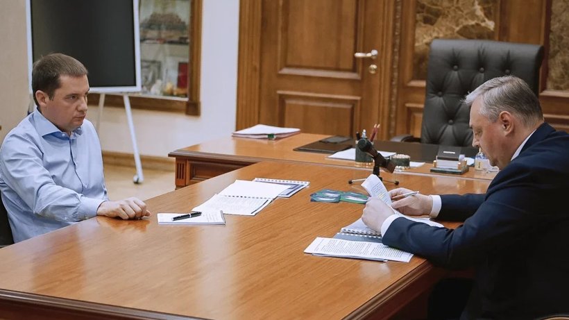 Губернатор Александр Цыбульский провел рабочую встречу с председателем областного правительства Алексеем Алсуфьевым