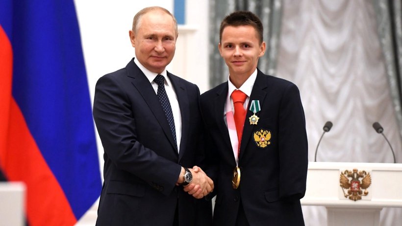Президент России Владимир Путин вручил орден Дружбы чемпиону Паралимпийских игр в Токио Александру Яремчуку