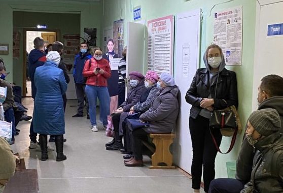 Вакцинация в Виноградовской ЦРБ: как коллектив редакции перенес первый компонент «Спутника V»