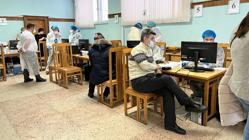 За полдня работы центра экспресс-тестирования на COVID-19 обследовано около 150 человек