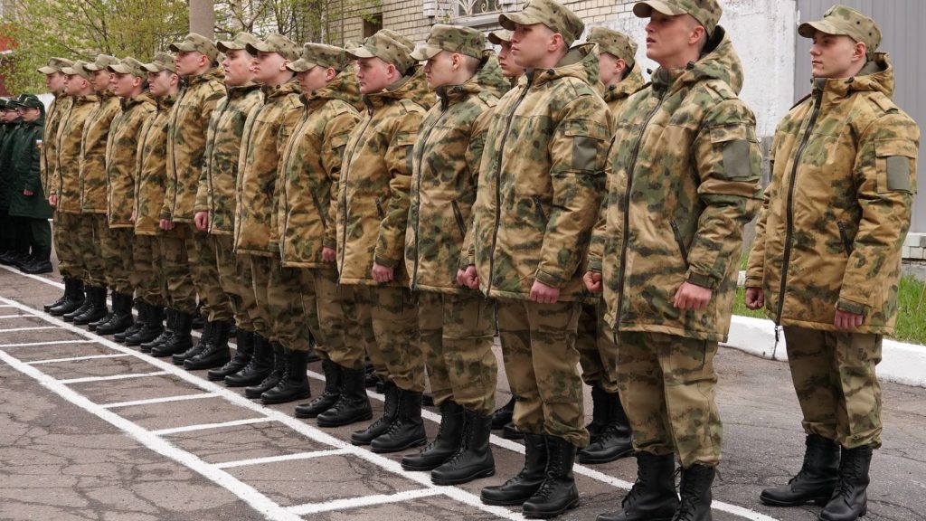 Призывники Поморья отправились служить в воинские части Росгвардии в Санкт-Петербурге