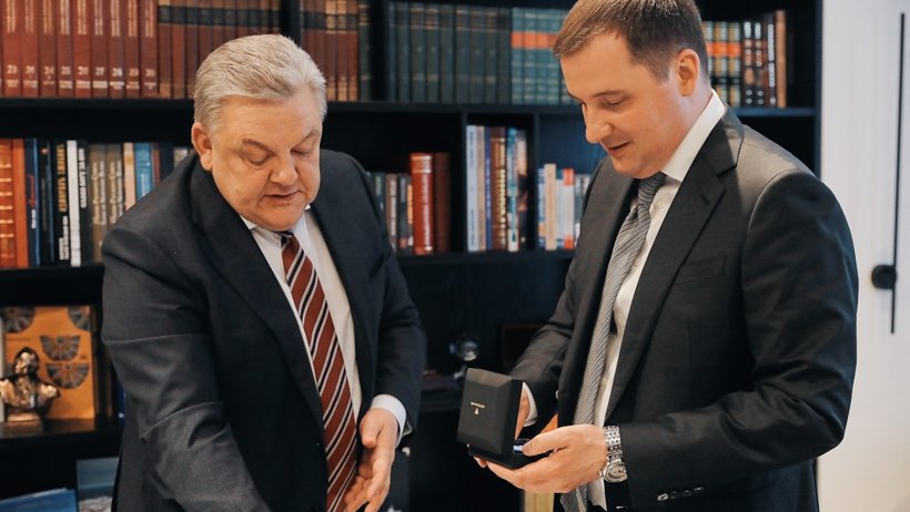 Александр Цыбульский передаст в дар Архангельскому краеведческому музею реплику алмаза «Петр Первый»