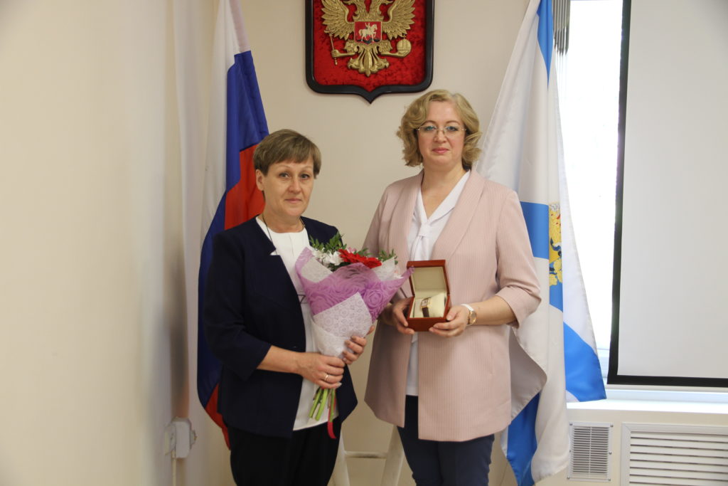 Именные часы губернатора в знак признания заслуг