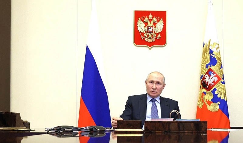 Владимир Путин поручил разработать программу развития биомедицинских технологий