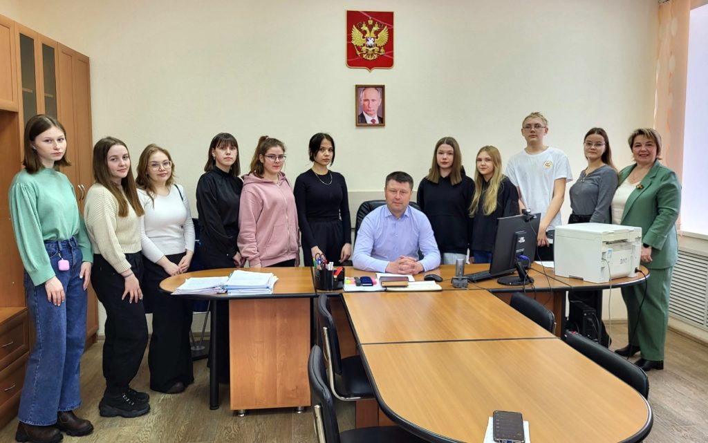 Участники "Школы правовой безопасности" посетили администрацию Виноградовского округа
