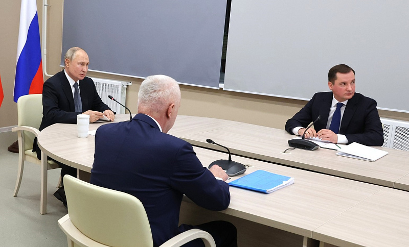 Президент России Владимир Путин проводит в Архангельске совещание по развитию опорных населённых пунктов Арктической зоны