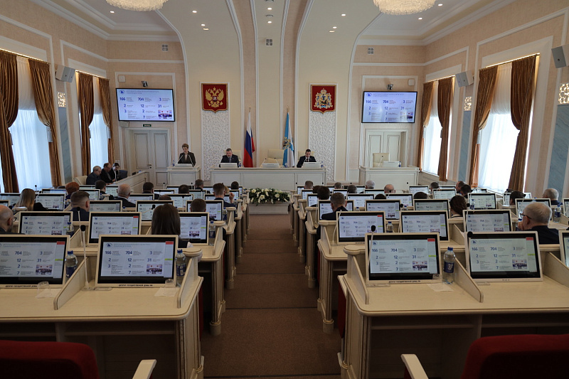 Губернатором области подписано 15 областных законов, принятых на мартовской сессии областного Собрания