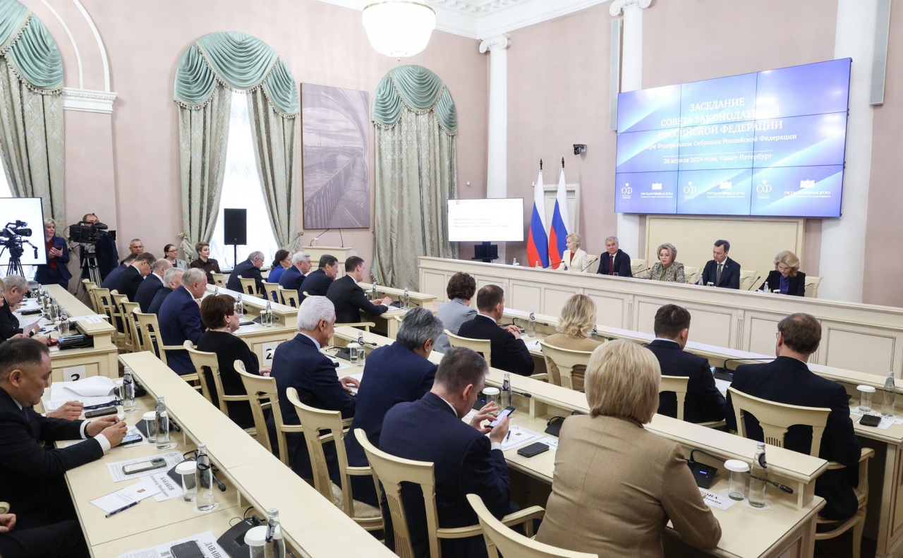 Cовет законодателей РФ обсудил новые инициативы в поддержку семей