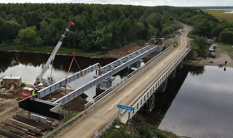 Завершен монтаж балок пролетных строений моста через Кинему