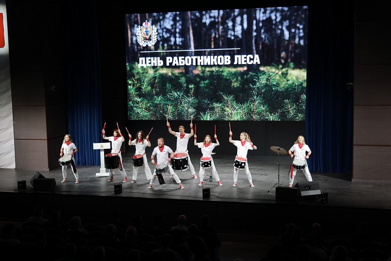 В канун профессионального праздника в Архангельске отметили лучших представителей лесной отрасли