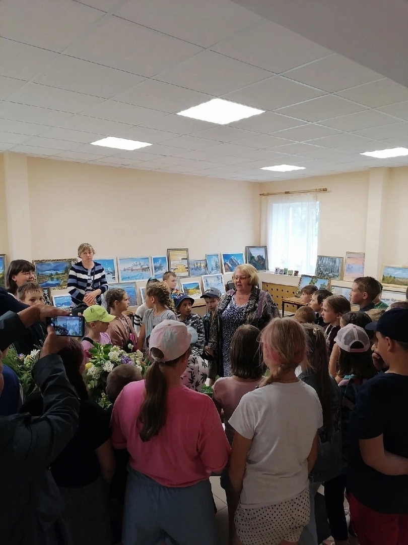 В музее открылась персональная выставка картин Натальи Крыловой «Синяя даль»
