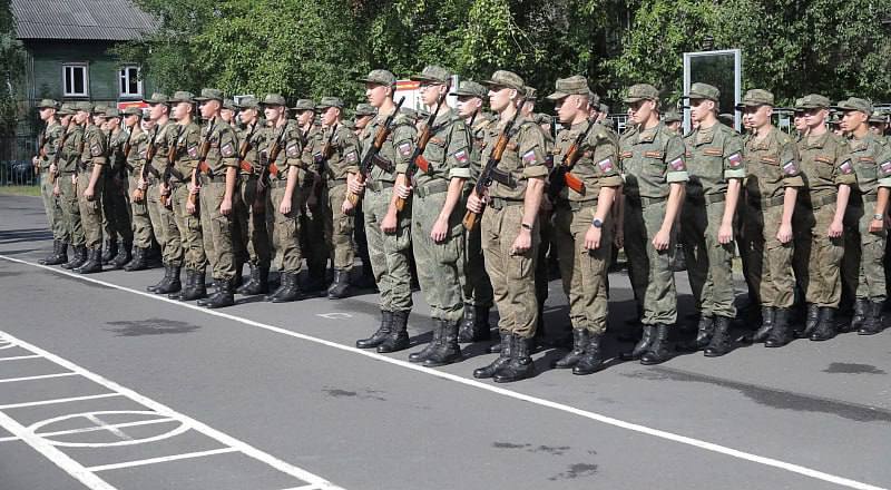 Северян приглашают вступить в Вооруженные силы России