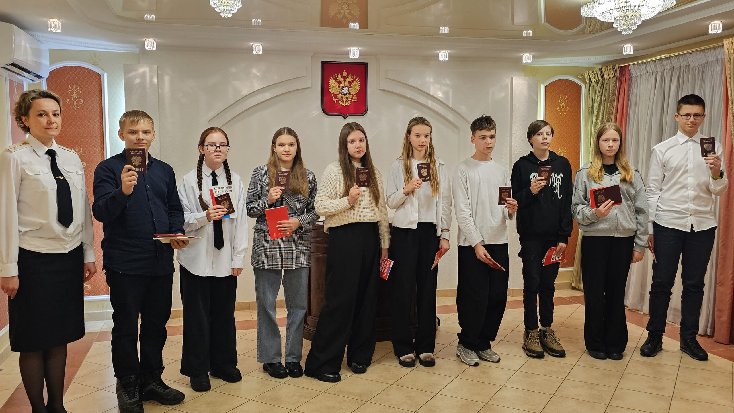 В рамках Всероссийской акции Движения Первых «Мы – граждане России!» юным жителям Поморья вручили первые паспорта
