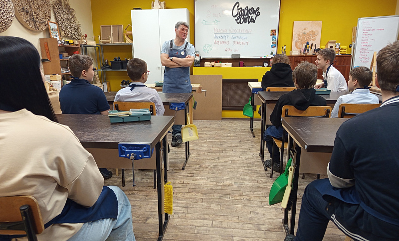 В столице Поморья реализуется профориентационный проект «Плотник будущего»