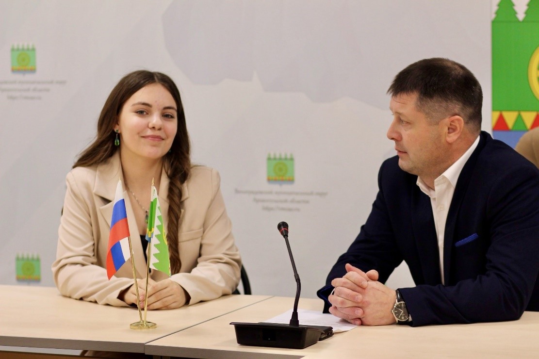 Председатель Совета Первых Виноградовского округа прошел стажировку в окружной администрации