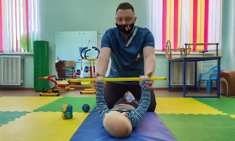 В Архангельской области создадут выездную службу помощи детям раннего возраста