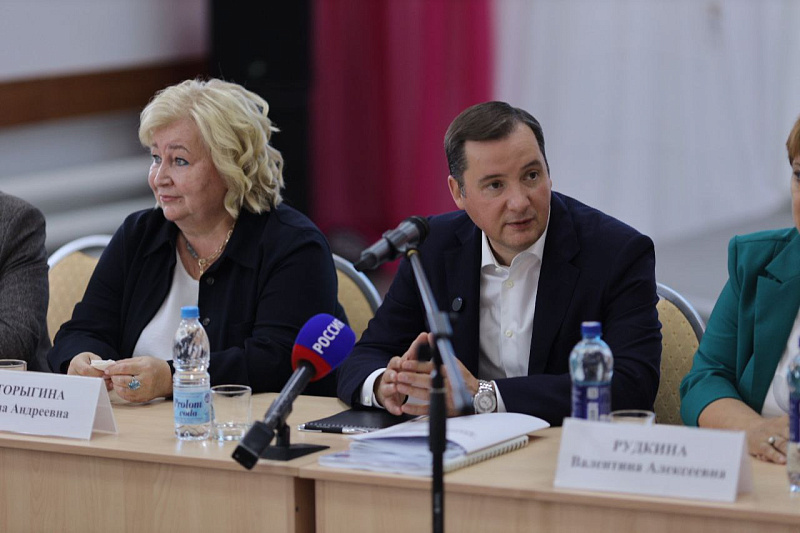 Александр Цыбульский встретился с депутатами и общественниками Приморского округа