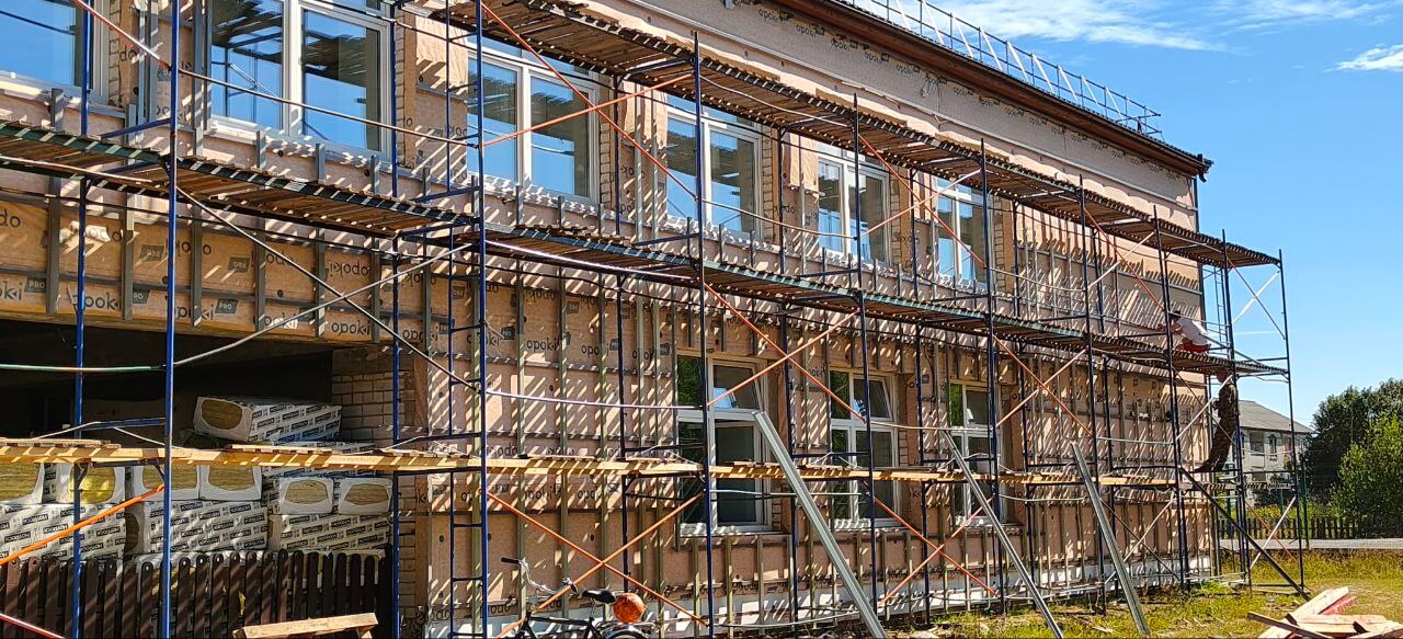 В Сельменьгской средней школе продолжается капитальный ремонт