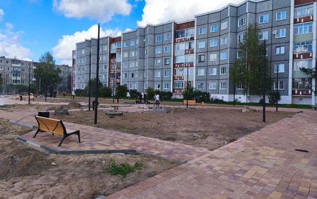 В Коряжме в рамках нацпроекта благоустраивают пространство для отдыха