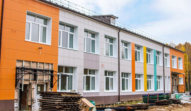 В Виноградовском округе продолжается капитальный ремонт Сельменьгской средней школы